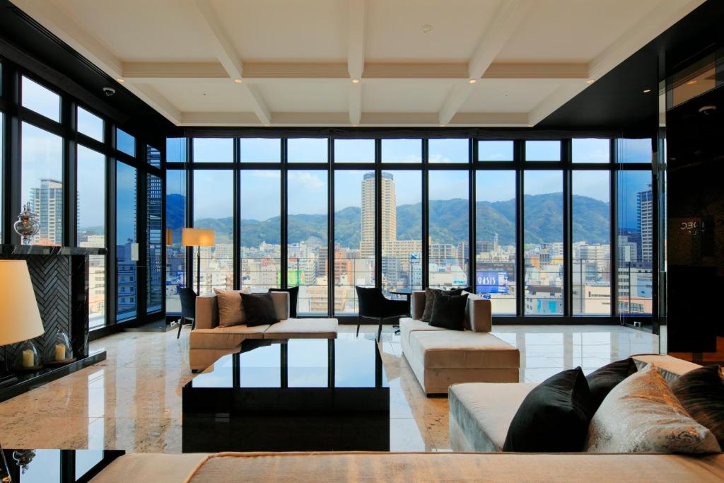 Where to Stay in Kobe For The First Time (2026): 6 Best Areas and 18 Hotel Picks 13 Candeo Hotels Kobe Tor Road between Sannomiya and Motomachi