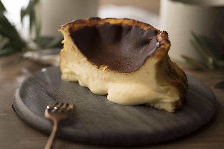 ORIENTAL HOTEL Basque Cheesecake