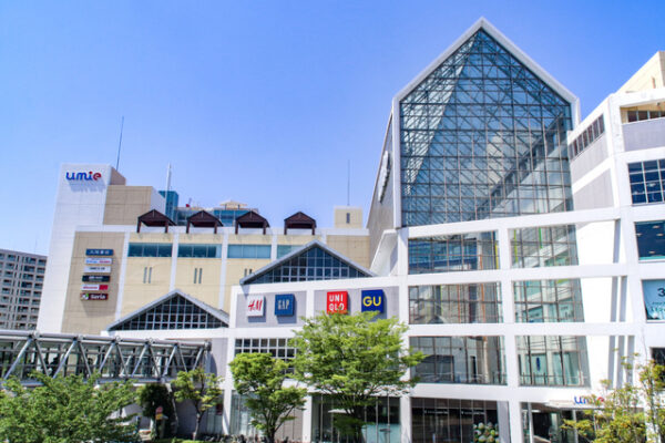 Best Shopping in Kobe Japan (2026): 25 Spots- Malls, Markets & Hidden Shops 8 Exterior of Kobe Harborland umie shopping complex with its glass-fronted atrium