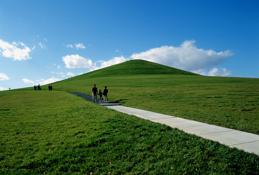 15 Best Things to Do in Sapporo With Kids: Parks, Aquariums, Views, and Family Restaurants 8 Geometric landscape and open lawns at Moerenuma Park in Sapporo