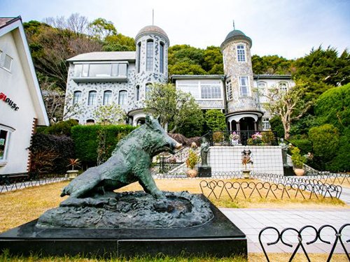 35 Best Things to Do in Kobe (2026): Waterfront Views, Mountain Escapes and Cultural Sights 10 Stone-clad Uroko House on the hillside in Kitano, Kobe