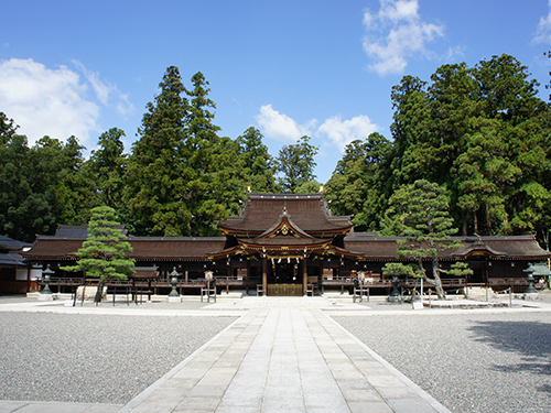 20 Best Things to Do in Shiga (2026): Lake Biwa, Castles, Shrines and More 20 Traditional shrine approach and buildings at Taga Taisha in Shiga